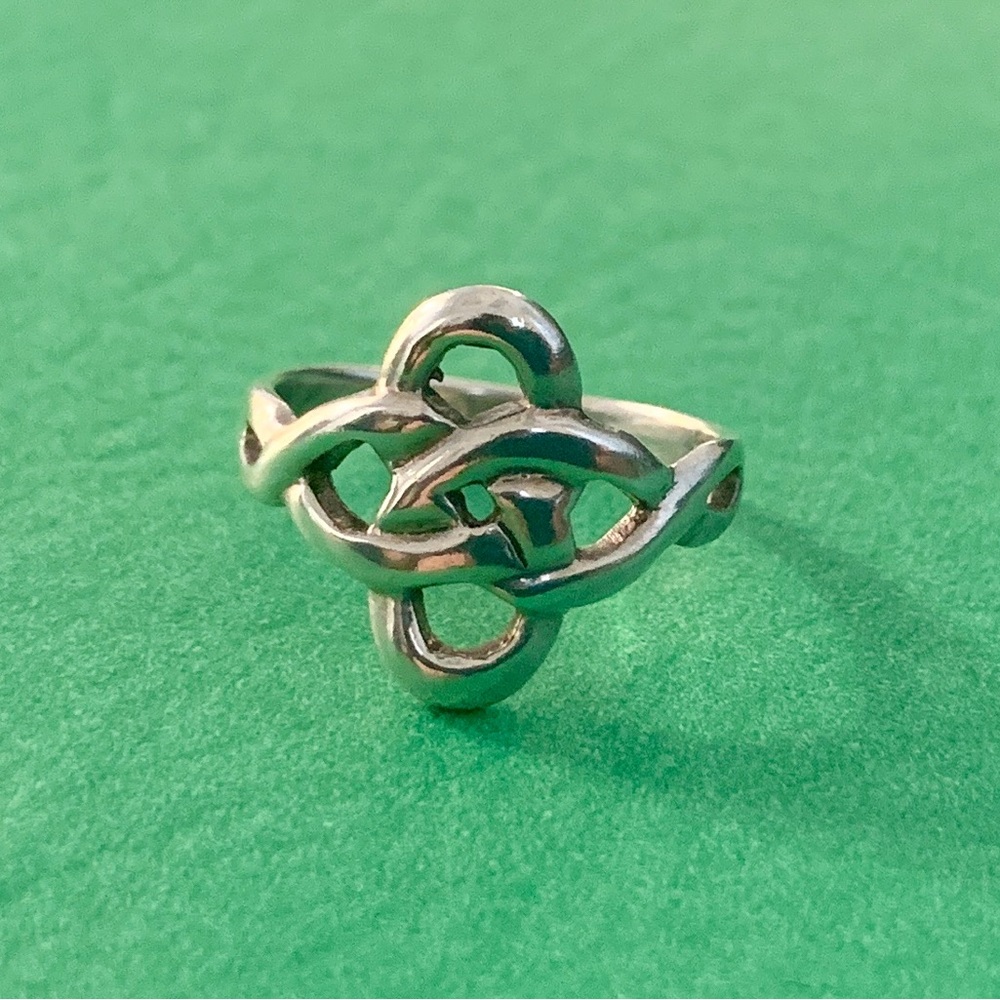 Sterling silver Celtic knot ring. Size 5.